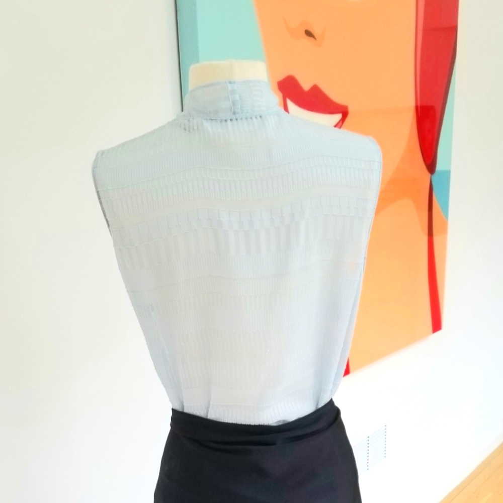 NWT ~ T Tahari Bow Sleeveless, Asymmetric Blouse Top Sheer Sky Blue M - Picture 2 of 10